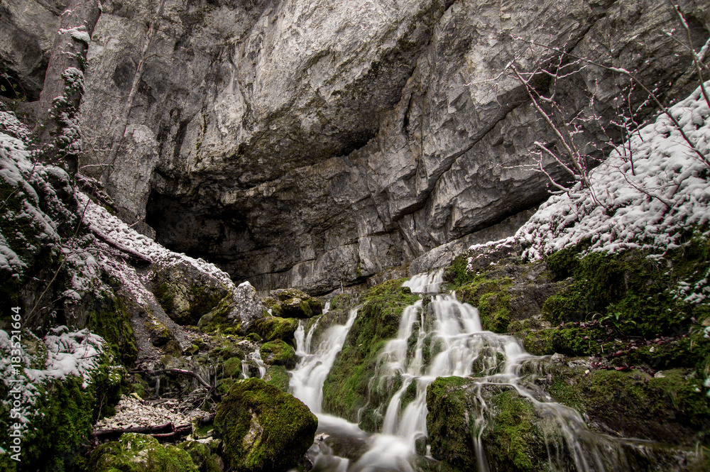 Wasserfall und Bachlauf auf der Schwäbischen Alb