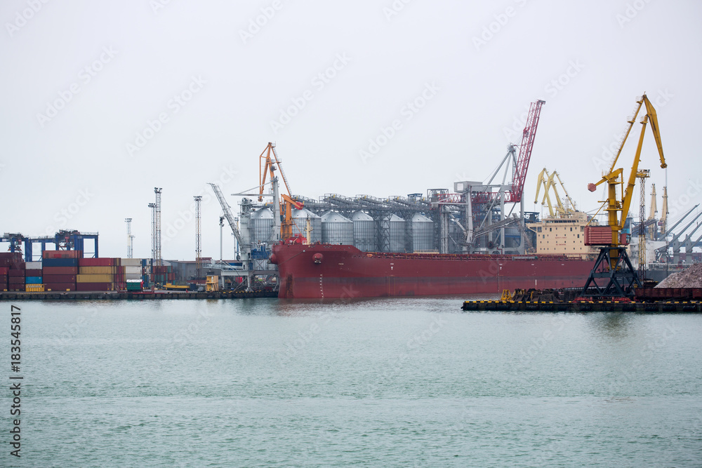 Port terminal of bulk cargo. Port elevator with loading vessel