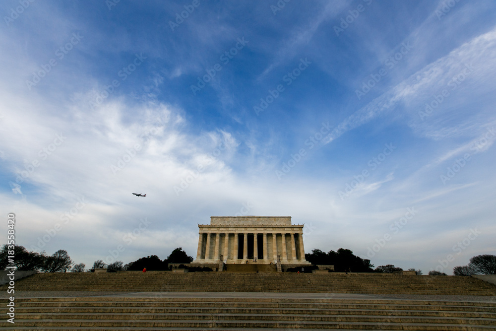 Obraz premium Lincoln Memorial in Washington DC at dawn and sunset