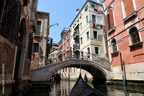 häuser am rand des kanals in venedig photo