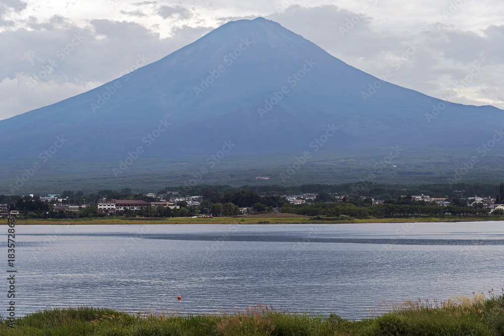 Naklejka premium 富士山と河口湖
