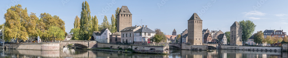 Fototapeta premium Panorama sur les Ponts Couverts (Strasbourg, France)