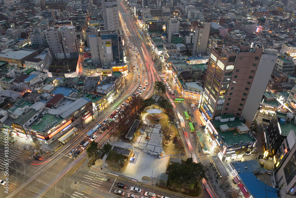 Fototapeta premium seoul night skyline in korea by long exposure
