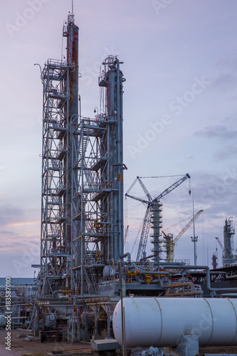 construction of distillation column on sunset