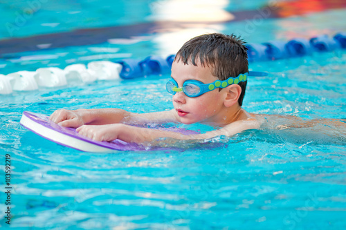 Canvas Print Boy Practice Swimming