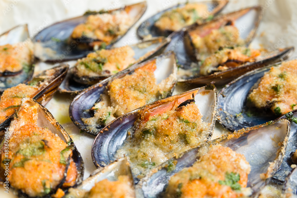 Teglia di cozze gratinate Teglia di cozze gratinate