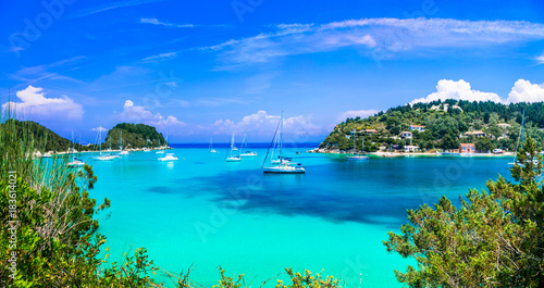 Fototapeta Naklejka Na Ścianę i Meble -  Beautiful turquoise bay in Lakka. Paxos. Ionian islands