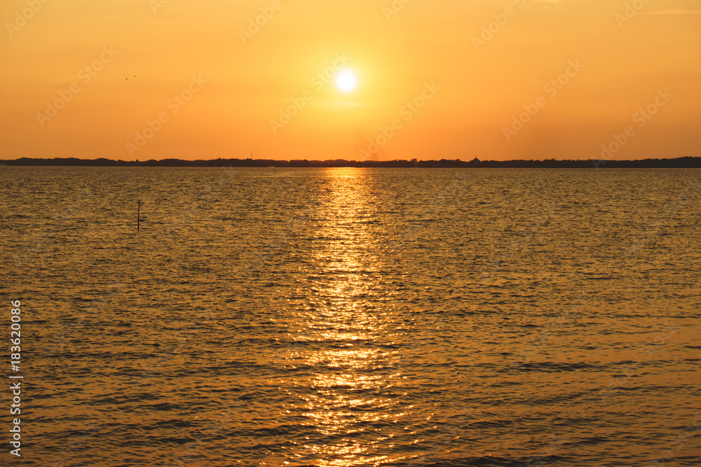 Obraz premium Sea and sunset on background