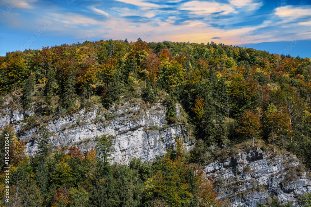 Herbstliche Felswand in der Grünau im Almtal - Oberösterreich