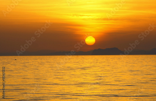 Fototapeta Naklejka Na Ścianę i Meble -  coucher de soleil sur la mer