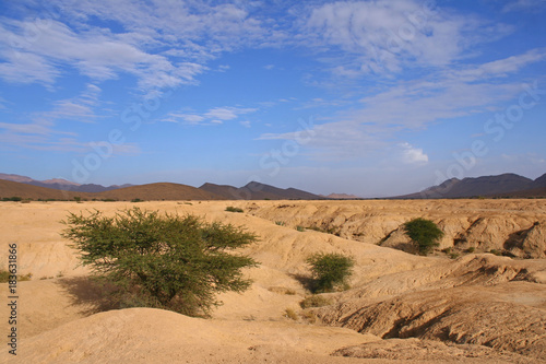 paysage aride près de Icht au Maroc