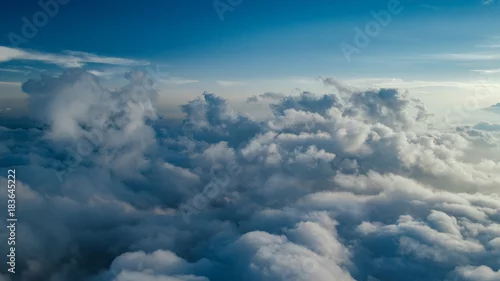 Obraz Obłoczny głąbik nad Karpackie góry strzelał przy zmierzchem