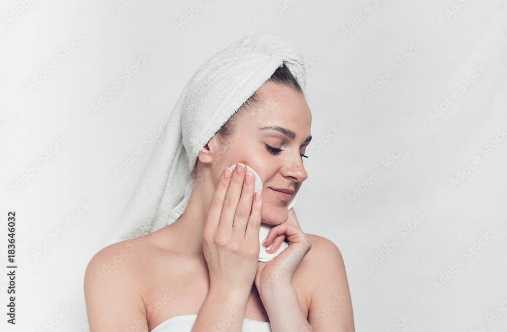 The girl looks after the face. Wadded disks. Bathroom. The girl looks after the face. Wadded disks. Bathroom.