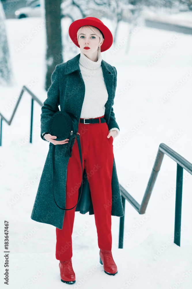 Outdoor fullbody portrait of young beautiful fashionable woman