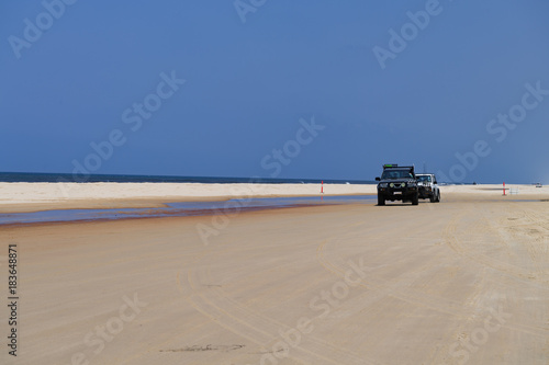 Insel-Sandpiste für Allradfahrzeuge auf Fraser Island photo