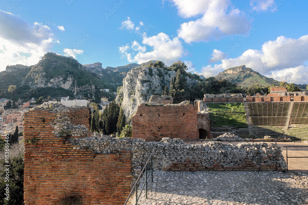 Obraz premium old ruins in greek theater in Taormina 