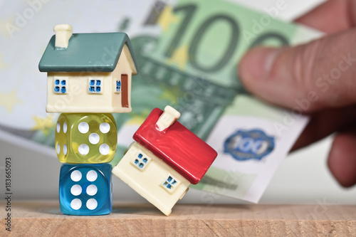 Fotografi maison logement bâtir immobilier construction argent euros banque banquier