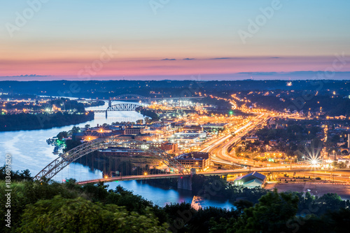 Fototapeta Naklejka Na Ścianę i Meble -  Skyline of Pittsburgh, Pennsylvania from Mount Washington at Night