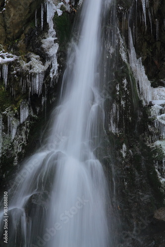 冬の薄衣の滝