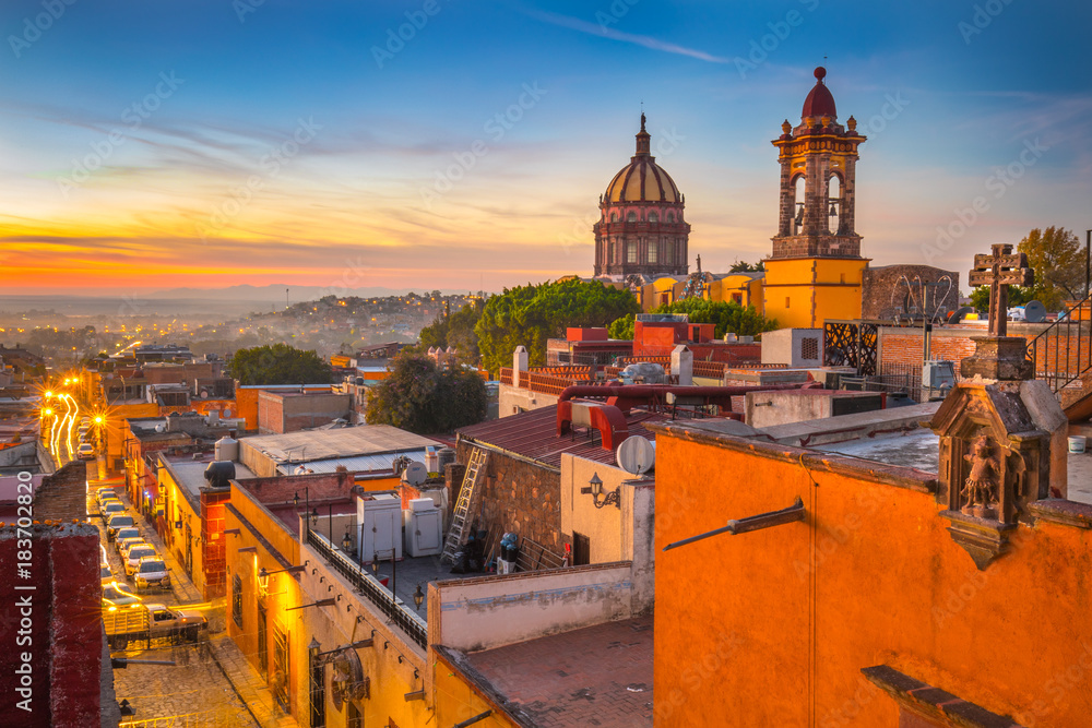 Naklejka premium Zachód słońca w San Miguel De Allende, Guanajuato w Meksyku
