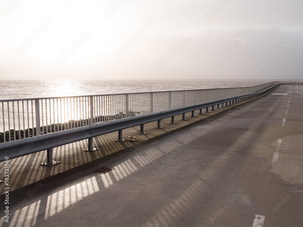 Brücke am Meer Fährhafen Sonnenaufgang Hintergrund