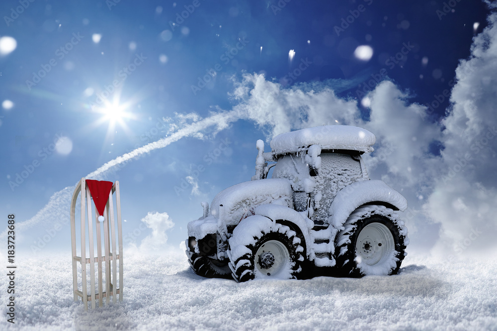 Naklejka premium Naśnieżony traktor stoi w głębokim śniegu