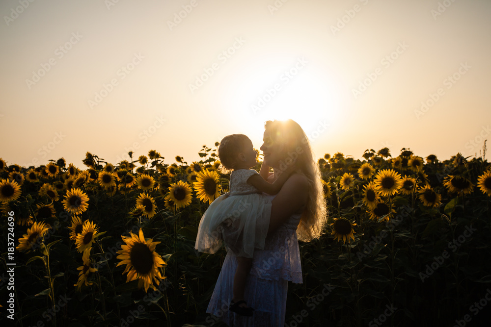 Fototapeta premium Mom and daughter 