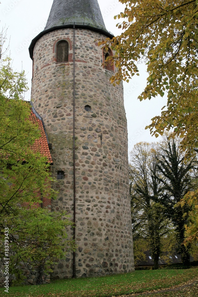 St. Johannis Kirche Neukirchen, historische Feldsteinkirche St. Johannis Kirche Neukirchen, historische Feldsteinkirche