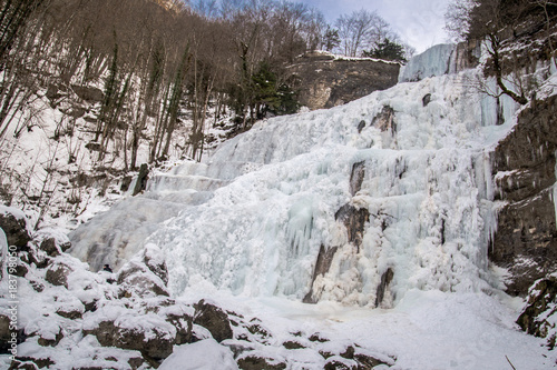 Foto Les cascades du hérisson, dans le Jura, en hiver
