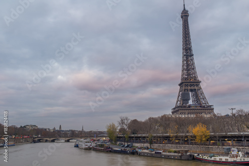 Fototapeta Naklejka Na Ścianę i Meble -  Eiffel Tower from Bir-Hakeim metal bridge in the morning, Paris