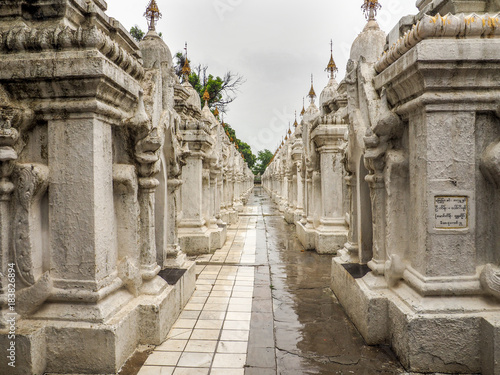 Kuthodaw Pagoda photo