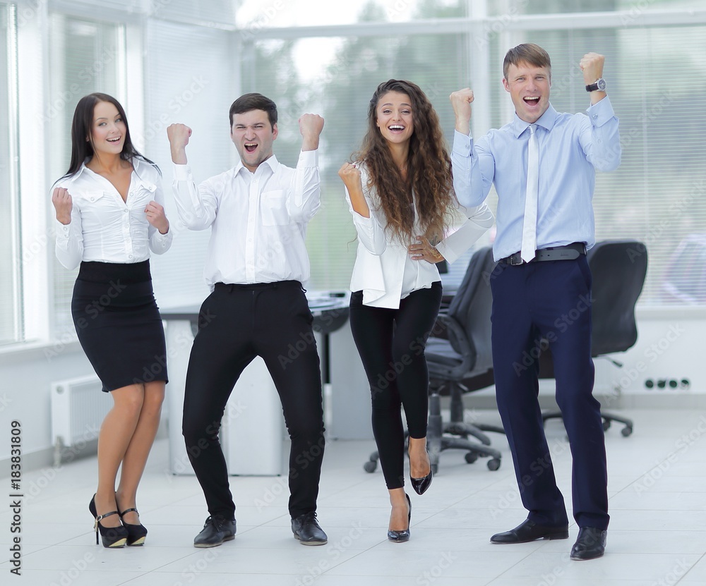 Obraz premium portrait of a triumphant business team