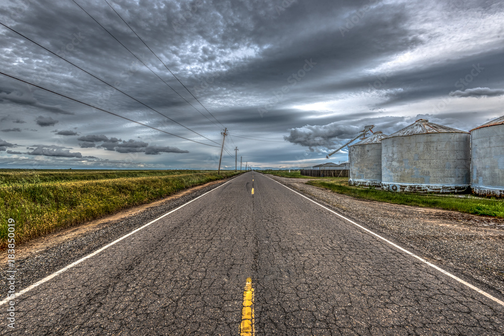 Fototapeta premium Farm Country road