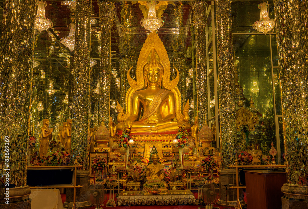 Obraz premium Wat Tha-sung, Beautyful buddhism temple in Uthaithani province , Thailand.