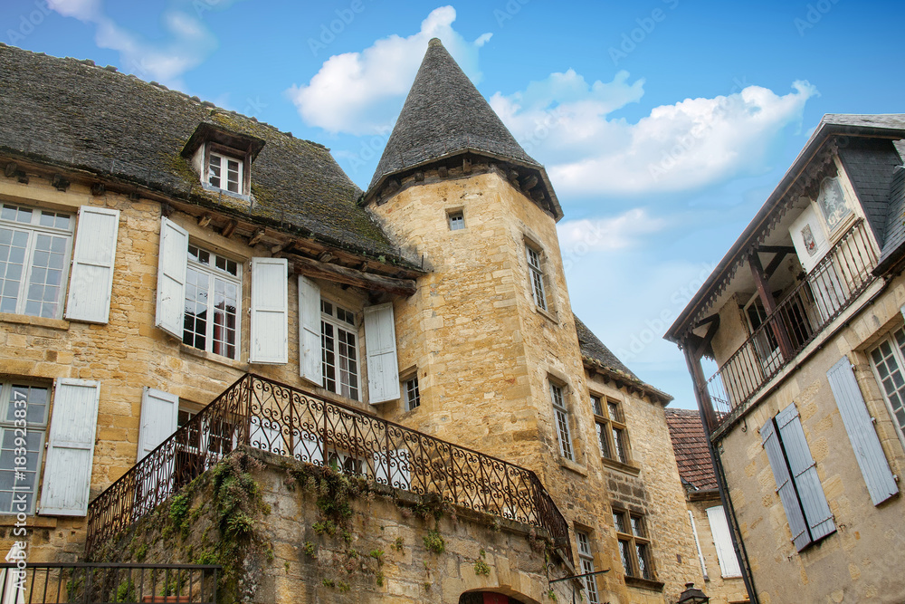 Sarlat-la-Canéda. Hôtel de Gisson, monument historique. Dordogne. Nouvelle Aquitaine Sarlat-la-Canéda. Hôtel de Gisson, monument historique. Dordogne. Nouvelle Aquitaine