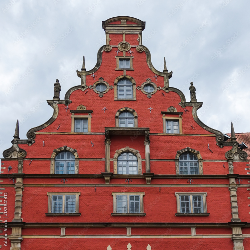 Altes Gebäude mit Schweifgiebel in Wismar