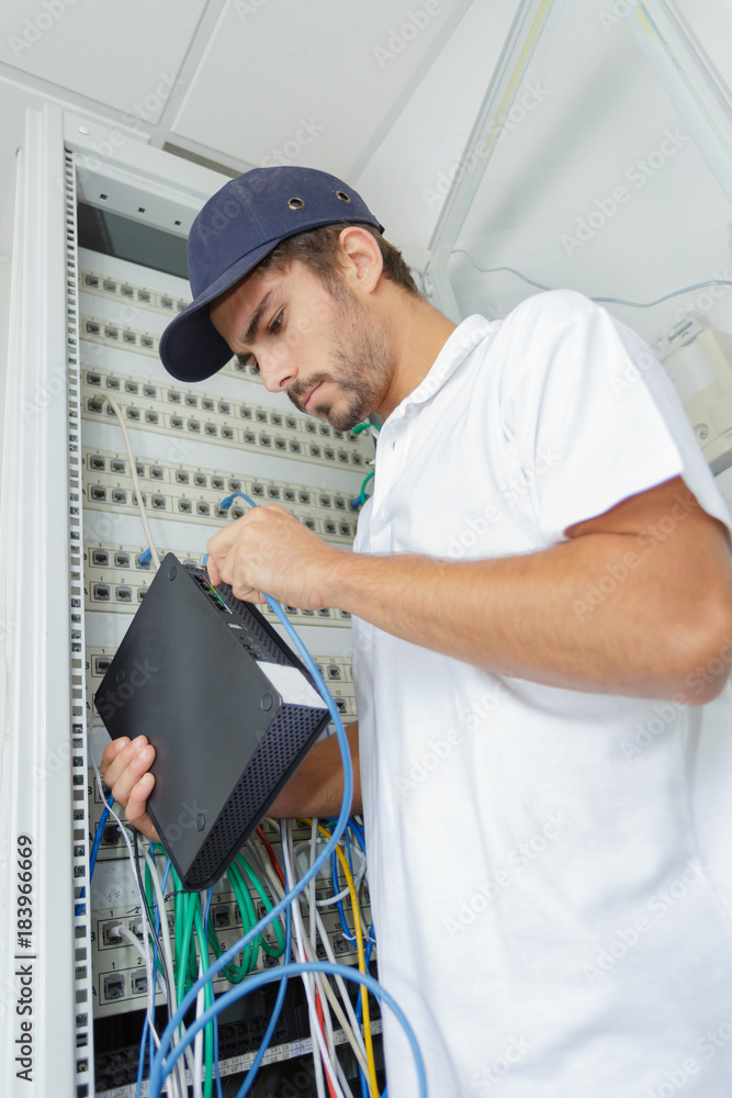 electrician connect internet server to the power board