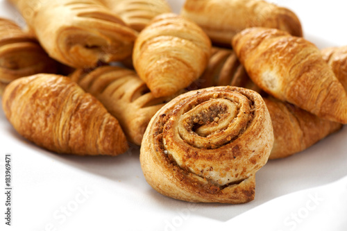 Blätterteiggebäck: Croissants, Zimtschnecken, Apfeltaschen