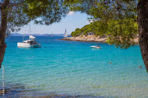 traumhafte Buchten und Natur auf den Inseln Kroatiens photo