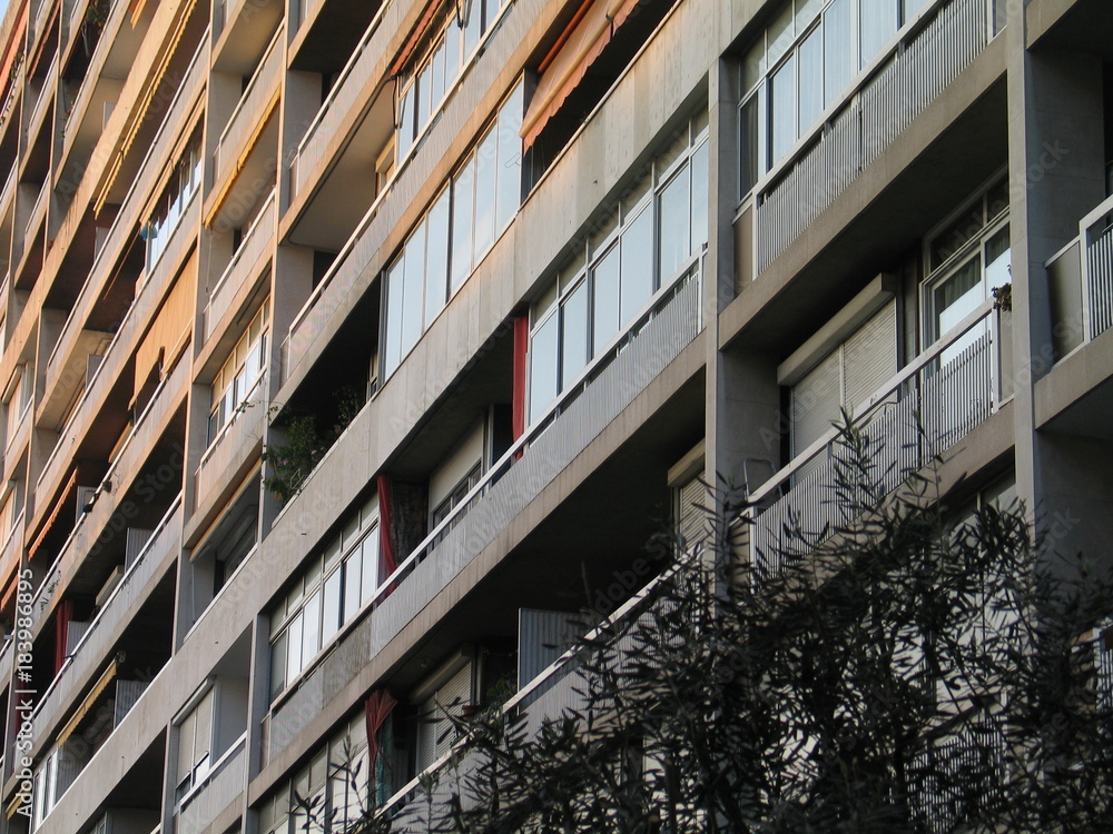 Edificio y balcones en Barcelona , ciudad de Cataluña, España