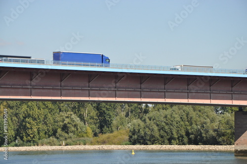 Theodor-Heuss-Brücke zwischen Mainz und Wiesbaden