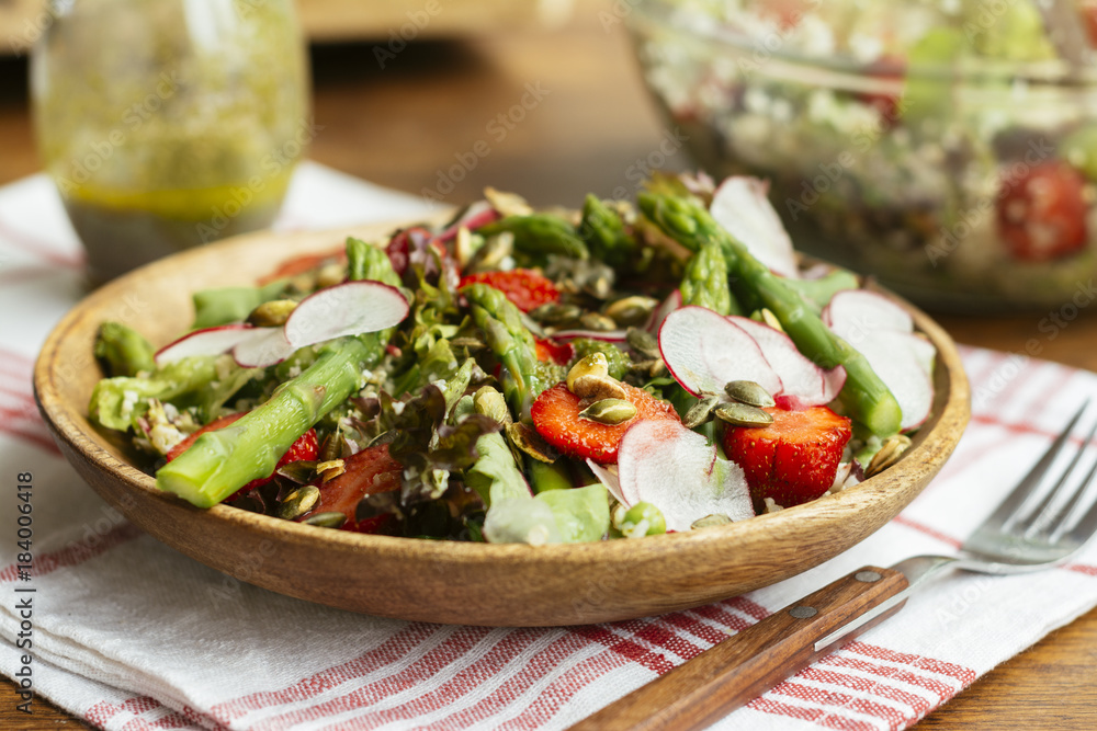 Quinoa & Cauliflower Salad with Asparagus & Strawberries Quinoa & Cauliflower Salad with Asparagus & Strawberries