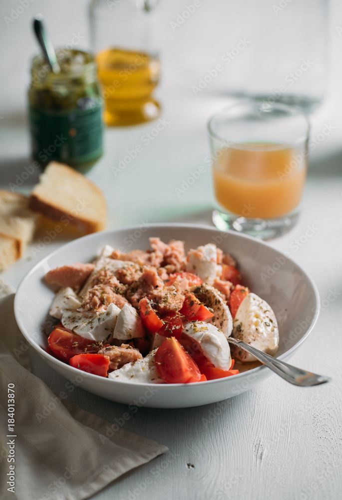 Salad with tomatoes, tuna and mozzarella Salad with tomatoes, tuna and mozzarella