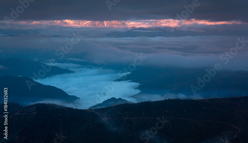 sea of clouds on  the Cattle Back Mountain in western Sichuan, China © 辉 李