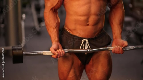 bodybuilder training in gym