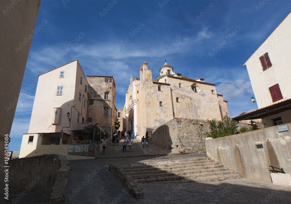 Corsica, 03/09/2017: vista della Cattedrale di Calvi dedicata a San Giovanni Battista, antica chiesa cattolica nel centro della cittadella arroccata di Calvi