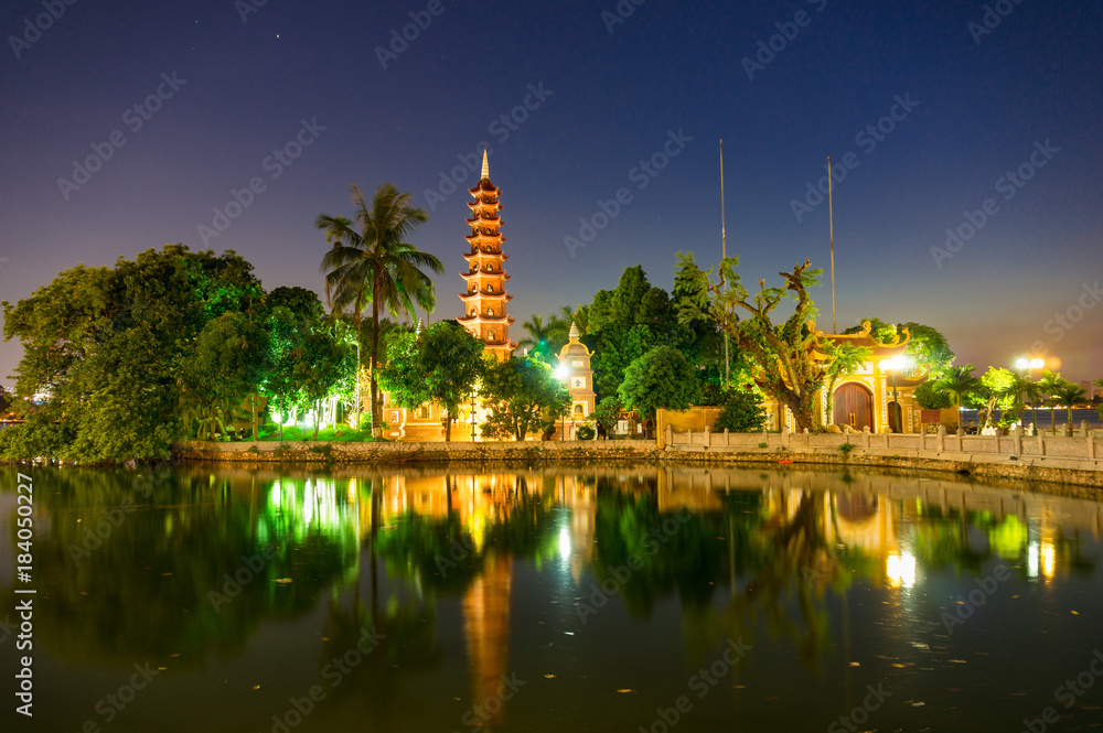 Fototapeta premium Tran Quoc Pagoda