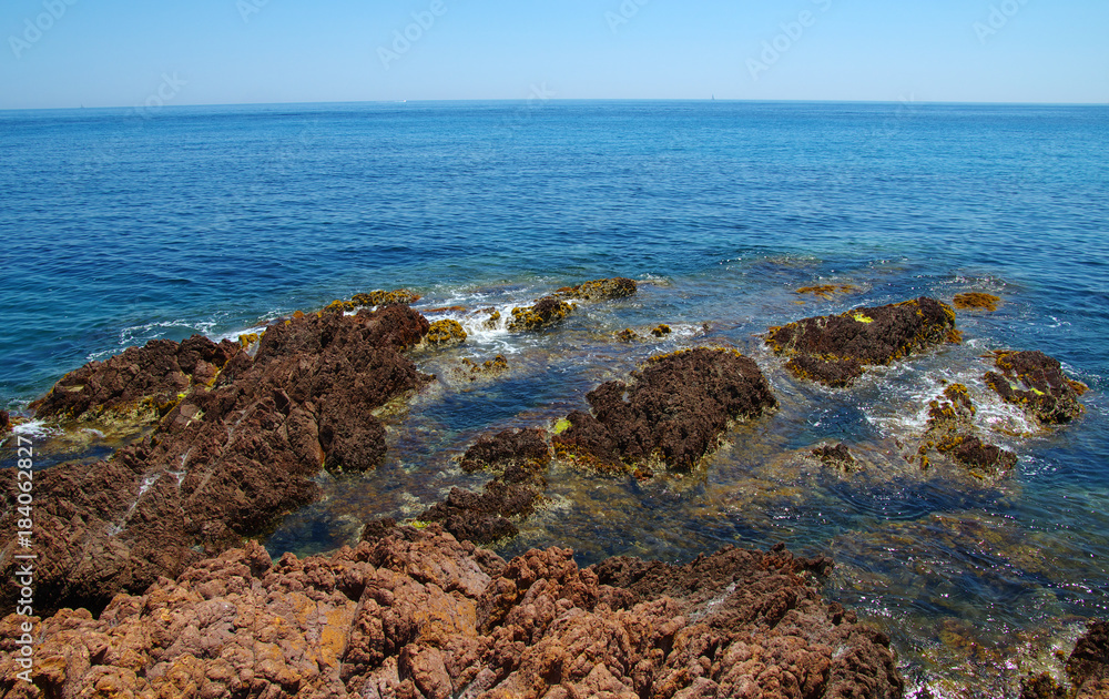  sea and rocks