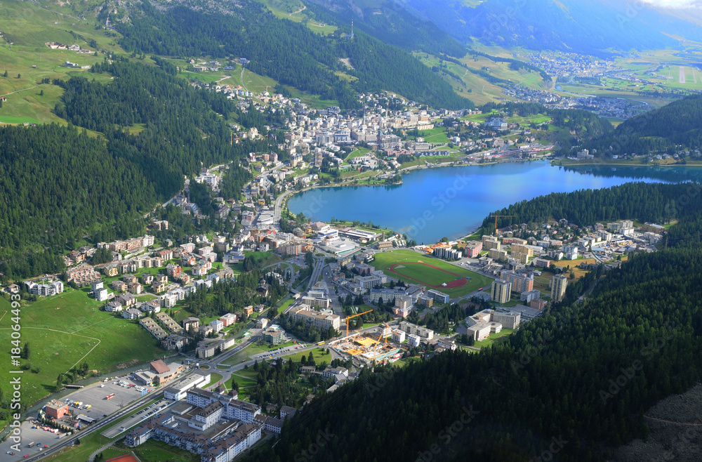 Swiss Alps: Airshot from Lake St. Moritz | Schweizer Alpen: Luftaufnahme von St. Moritz.
