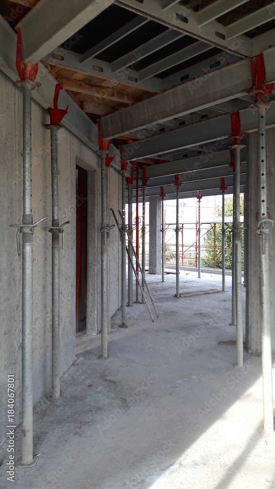 Costruire - Cantiere edile e lavori in corso Costruire - Cantiere edile e lavori in corso